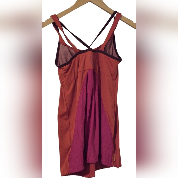 Lole Red Tank Top with Spaghetti Straps and V-Neckline - Picture 2 of 4